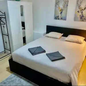 https://super-beau-flat-ad-plein-centre-de-bruxelles.brusselshotelsbook.com
